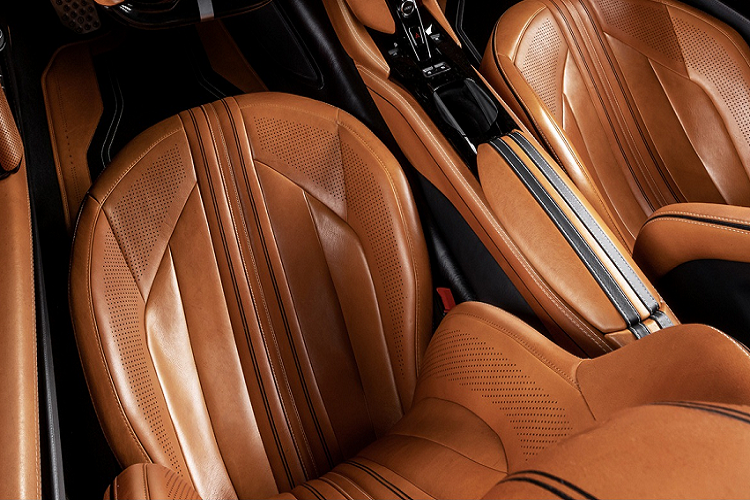 Ngoài khoang cabin Ferrari 812 GTS lột xác, không có bất kỳ sự thay đổi nào ở hệ thống truyền động. Ferrari 812 GTS trang bị động cơ V12 6.5L hút khí tự nhiên, sản sinh công suất 789 mã lực và mô-men xoắn cực đại 718 Nm. Khả năng tăng tốc 0-100 km/h của 812 GTS trong chưa đầy 3 giây và tốc độ tối đa là 340 km/h.