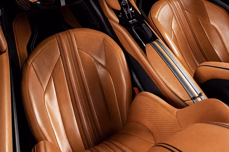 Ngoài khoang cabin Ferrari 812 GTS lột xác, không có bất kỳ sự thay đổi nào ở hệ thống truyền động. Ferrari 812 GTS trang bị động cơ V12 6.5L hút khí tự nhiên, sản sinh công suất 789 mã lực và mô-men xoắn cực đại 718 Nm. Khả năng tăng tốc 0-100 km/h của 812 GTS trong chưa đầy 3 giây và tốc độ tối đa là 340 km/h.