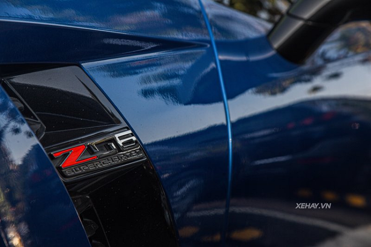 Cụ thể, gói này bổ sung cho xe hai hốc gió và líp trước lớn hơn, các miếng ốp hông thể thao, cánh gió gió cỡ lớn phía sau và phần nóc xe làm từ sợi carbon.