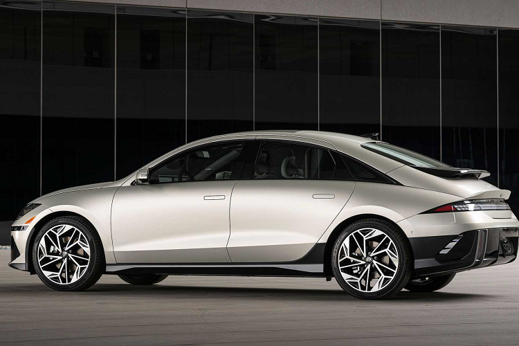 Hệ số cản của ôtô cao hơn 0,1 ở Hoa Kỳ vì gương chiếu hậu có camera của xe có sẵn ở thị trường nội địa Hàn Quốc không đáp ứng các tiêu chuẩn NHTSA hiện hành và không có sẵn cho mẫu xe ở thị trường Mỹ. Hyundai Ioniq 6 chạy điện dành cho thị trường Mỹ có hệ số cản 0,22.