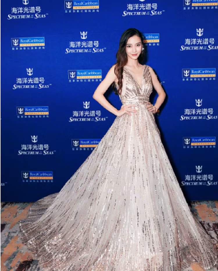 My nhan Hoa ngu giau nhuoc diem vai tho, bap tay to... nho loat trang phuc tinh te nay-Hinh-5