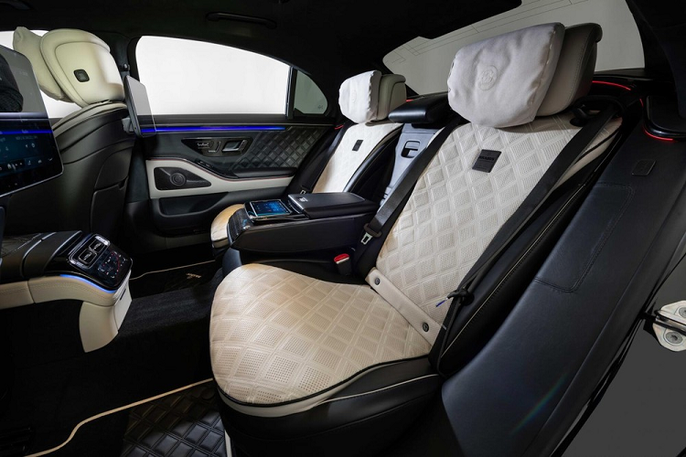 Sự thay đổi táo bạo nhất của xe Brabus B50 lại đến từ bộ mâm hợp kim mang tên gọi Brabus Monoblock M Platinum có kích thước 21 inch với kiểu thiết kế rất ma quái, được sơn màu tối, phù hợp với một sản phẩm độ của Brabus.