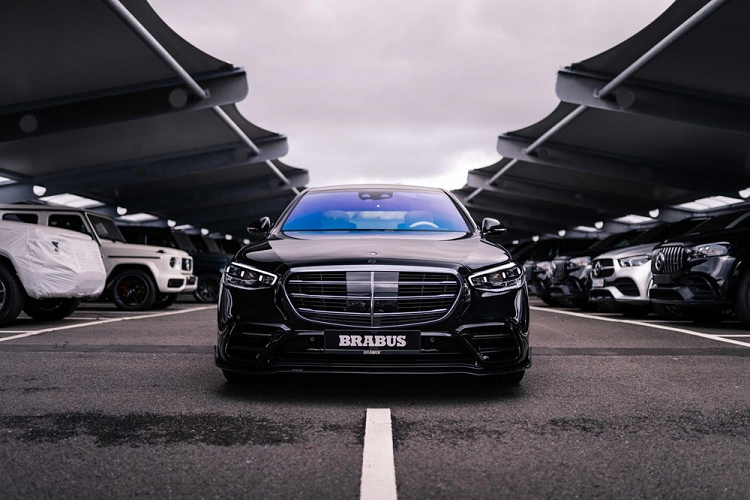  Hãng độ xe Brabus là 1 thương hiệu khá lâu đời đến từ nước Đức và họ được biết đến rộng rãi qua những sản phẩm trên các mẫu xe Mercedes-Benz từ bình dân cho đến cao cấp.