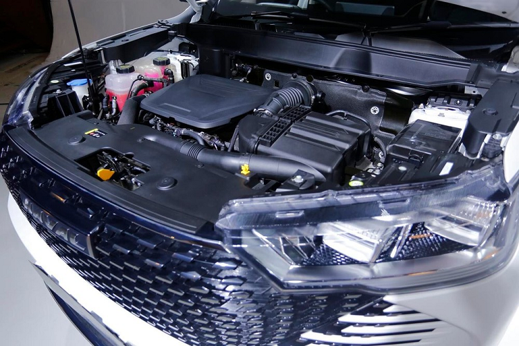 Đây vốn là phiên bản plug-in hybrid của mẫu SUV cỡ C Haval H6 hiện đang bán tại Thái Lan. Điểm nhấn nổi bật nhất của mẫu xe này chính là hệ truyền động plug-in hybrid mới, bao gồm máy xăng 4 xi-lanh, tăng áp, dung tích 1.5L, sản sinh công suất tối đa 167 mã lực và mô-men xoắn cực đại 285 Nm.