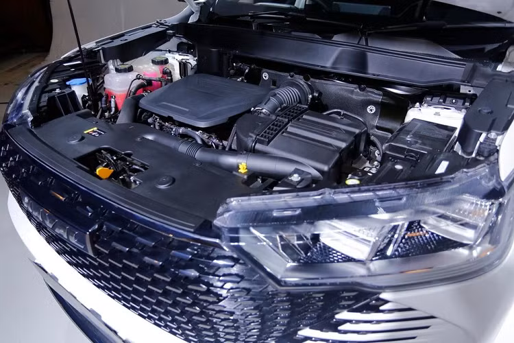 Đây vốn là phiên bản plug-in hybrid của mẫu SUV cỡ C Haval H6 hiện đang bán tại Thái Lan. Điểm nhấn nổi bật nhất của mẫu xe này chính là hệ truyền động plug-in hybrid mới, bao gồm máy xăng 4 xi-lanh, tăng áp, dung tích 1.5L, sản sinh công suất tối đa 167 mã lực và mô-men xoắn cực đại 285 Nm.