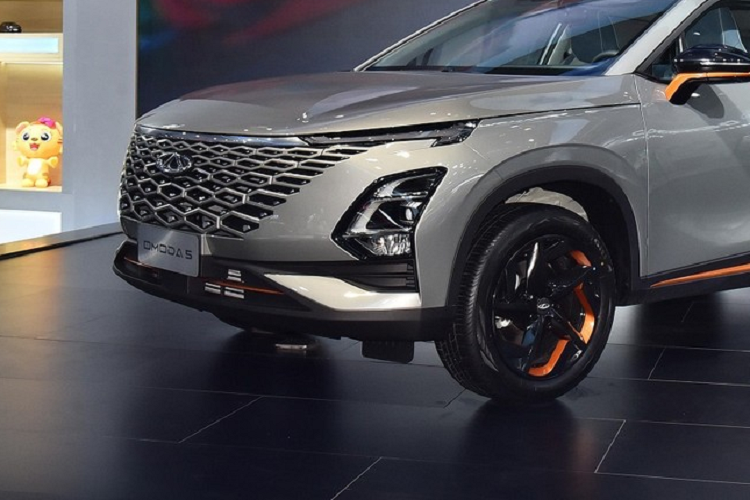 Không chỉ tiện nghi, mẫu SUV hạng B này còn an toàn với các tính năng chủ động ADAS như hệ thống kiểm soát hành trình thích ứng, hỗ trợ lái xe khi tắc đường, camera 360 độ, hệ thống phát hiện, cảnh báo điểm mù, cảnh báo phương tiện cắt ngang khi lùi, hỗ trợ chuyển làn đường, cảnh báo chệch làn đường, ngăn chệch làn đường và giữ làn đường khẩn cấp.