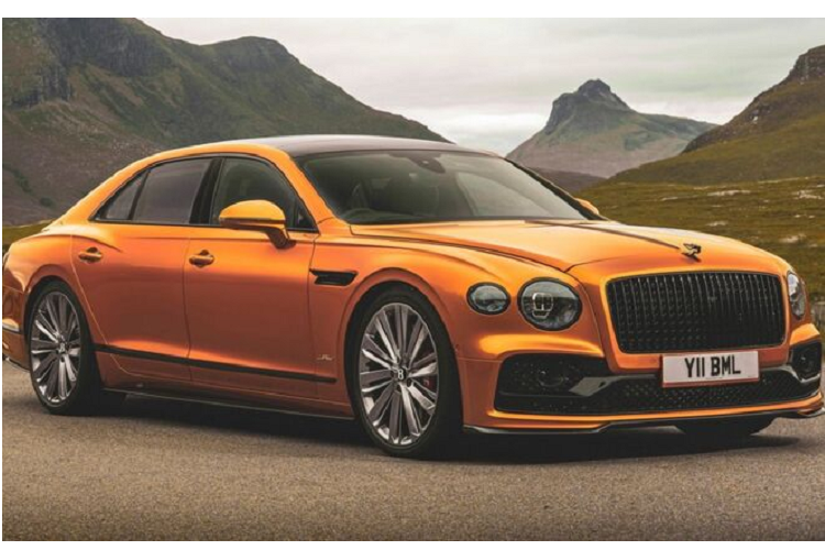 Sức mạnh của xe vẫn đến từ khối động cơ W12 tăng áp kép, dung tích 6.0 lít mang tính biểu tượng của hãng. Khác với suy nghĩ của nhiều người, Bentley Flying Spur Speed 2023 mới hoàn toàn không tập trung vào sự thoải mái mà nó lại chú trọng hơn đến hiệu suất.