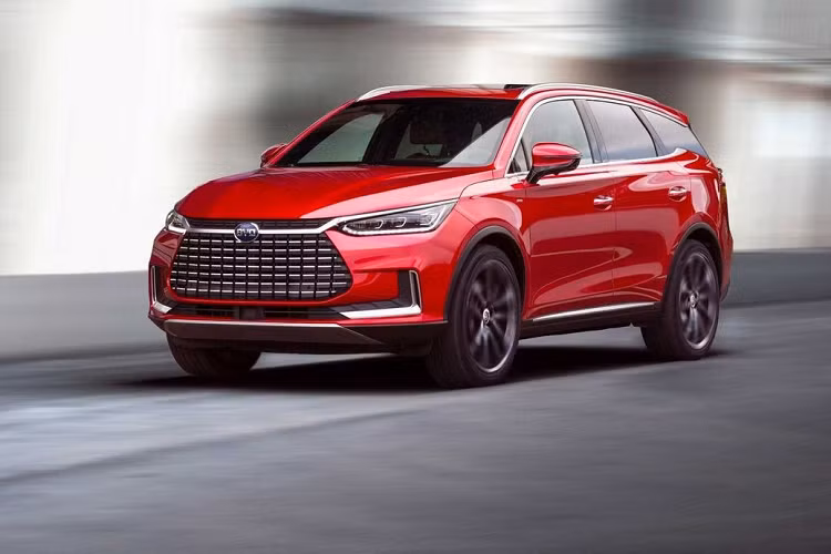 Dù ở phân khúc SUV hay ôtô du lịch cỡ nhỏ hơn, xe của BYD đều góp mặt trong top 3 bán chạy nhất tháng. Trong khi đó, những thương hiệu xe điện có tiếng như Tesla, Nio và Xpeng đều không thực hiện được điều đó.