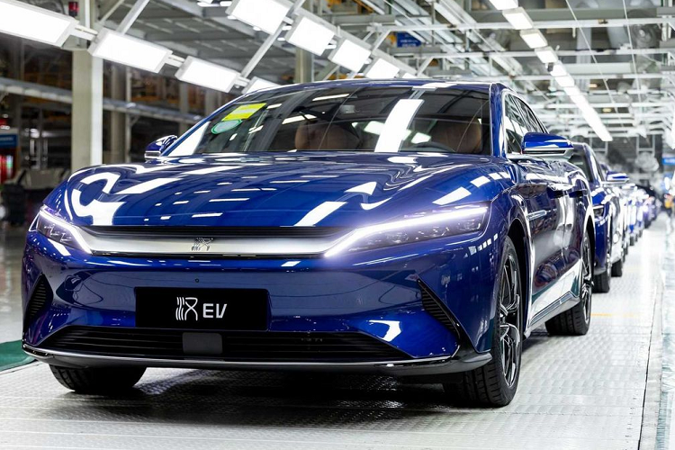 Dữ liệu cho thấy, bất chấp các đợt phong toả do làn sóng Covid-19 khiến chuỗi cung ứng và tâm lý người tiêu dùng Trung Quốc bị ảnh hưởng, hãng xe BYD Trung Quốc vẫn bán được 113.768 chiếc ôtô năng lượng mới cho khách hàng nội địa vào tháng 5/2022.