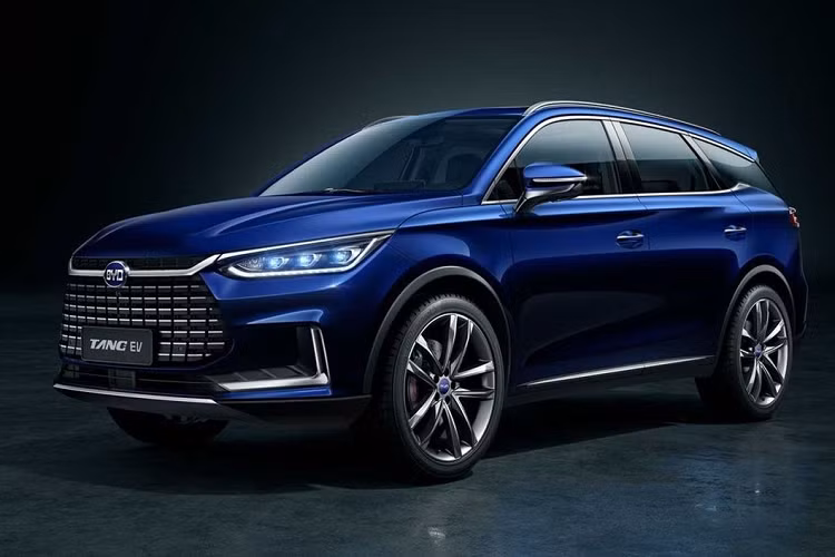 Doanh số của BYD đánh dấu mức tăng 159,5% so với cùng kỳ năm ngoái, trong khi FAW-Volkswagen giảm 10,6% so với tháng 5 năm ngoái. Đứng thứ 3 toàn thị trường Trung Quốc trong tháng 5/2022 là Geely với 73.315 chiếc, giảm 14,5%.