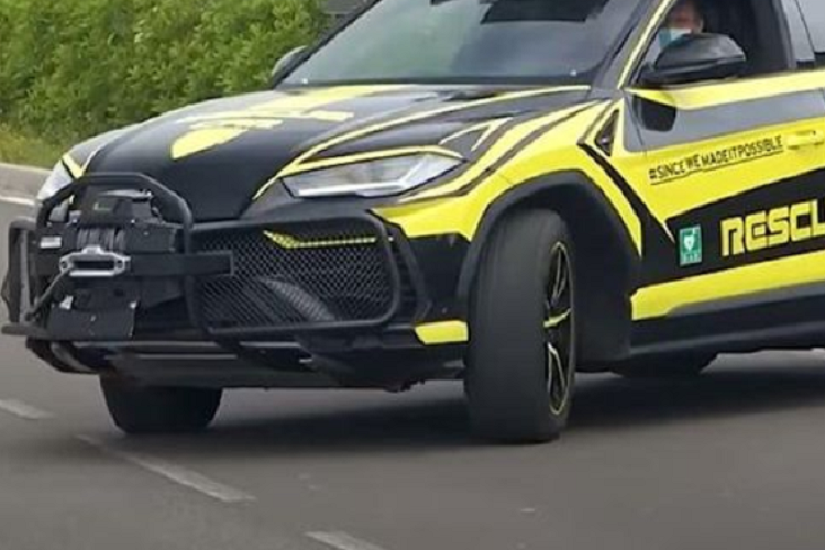 Urus khác biệt so với những chiếc SUV khác, bởi nó chỉ phát huy hiệu suất của mình khi ở trên những cung đường không quá khắc nghiệt. Là một mẫu xe SUV, nhưng Urus không phải là một chiếc SUV hạng nặng có khả năng off-road như Toyota Land Cruiser.