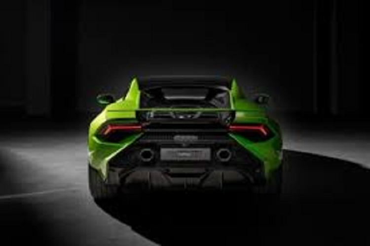 Mức giá xe Lamborghini Huracan Tecnica tại Việt Nam vẫn còn là ẩn số trong khi đó, các nhà giàu ở Đông Nam Á khác như Singapore, Malaysia hay Thái Lan phải chi ra từ 14,8 đến 15,5 tỷ đồng để sở hữu chú bò tót này. Tại nước ngoài, Lamborghini Huracan Tecnica có giá từ 6 tỷ đồng.