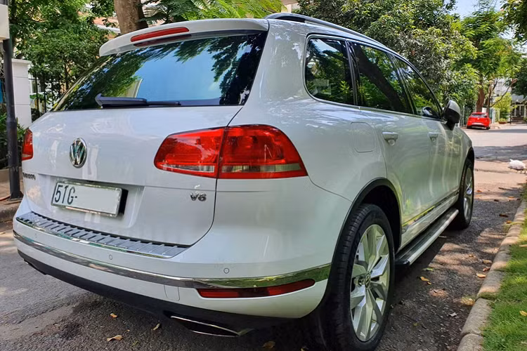 Volkwagen Touareg sử dụng động cơ xăng V6 dung tích 3.6L cho công suất 280 mã lực tại vòng tua 6.200 vòng/phút, mô-men xoắn cực đại 360 Nm tại vòng tua 3.200 vòng/phút, đi kèm hộp số tự động 8 cấp Tiptronic và hệ dẫn động 4 bánh toàn thời gian (4MOTION). Xe có mức tiêu hao nhiên liệu 9,9 L/100 Km (kết hợp).