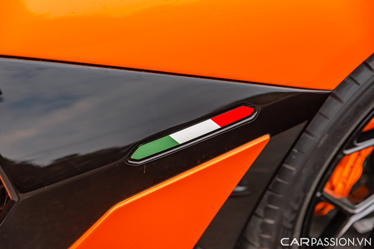 Ở vận tốc thấp hệ thống ALA tắt và các cánh quạt đóng lại, khi hệ thống ALA đi vào hoạt động và cánh tà mở ra sẽ giúp giảm thiểu tối đa sức cản gió, mang lại khả năng tăng tốc ấn tượng hơn cho Lamborghini Aventador SVJ.