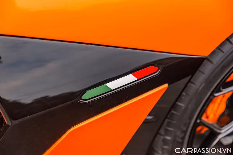 Ở vận tốc thấp hệ thống ALA tắt và các cánh quạt đóng lại, khi hệ thống ALA đi vào hoạt động và cánh tà mở ra sẽ giúp giảm thiểu tối đa sức cản gió, mang lại khả năng tăng tốc ấn tượng hơn cho Lamborghini Aventador SVJ.