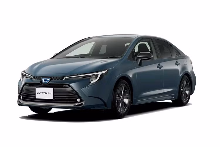 Toyota Corolla thế hệ thứ 12 ra mắt quốc tế vào năm 2018, tuy nhiên tới nay mới chính thức được bán tại thị trường quê nhà. Corolla mới được sở hữu thiết kế theo hướng trẻ trung với các điểm nhấn như lưới tản nhiệt cỡ lớn, nhiều đường nét góc cạnh.