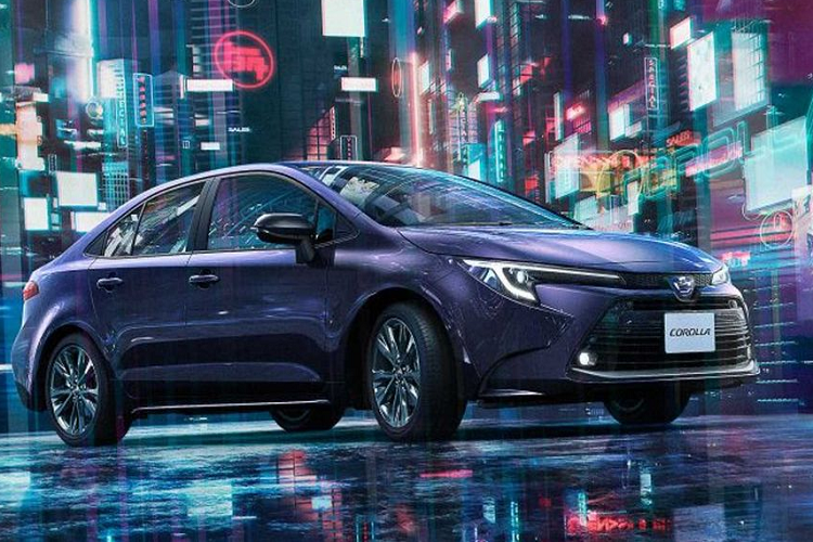 Trong đó, 2 bản động cơ xăng được nâng cấp để cải thiện khả năng tiết kiệm nhiên liệu. Nổi bật tại khu vực khoang cabin của Toyota Corolla 2023 là màn hình giải trí 8 inch hoặc 10.5 inch tùy chọn hỗ trợ kết nối Apple CarPlay không dây.