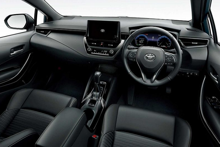 Toyota Corolla 2023 được trang bị 3 phiên bản động cơ, bao gồm 2 phiên bản động cơ xăng 1.5 lít và 2.0 lít; 1 phiên bản sử dụng hệ truyền động hybrid động cơ 1.8 lít. 