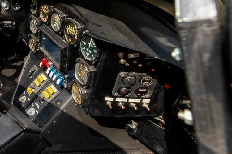 Hãy hỏi bất kỳ người hâm mộ Batman lâu năm nào, và họ chắc sẽ cho bạn biết rằng chiếc Batmobile yêu thích của họ là chiếc trong loạt phim hoạt hình hoặc phiên bản của Tim Burton. 