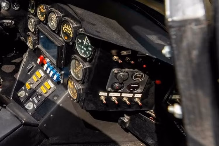 Hãy hỏi bất kỳ người hâm mộ Batman lâu năm nào, và họ chắc sẽ cho bạn biết rằng chiếc Batmobile yêu thích của họ là chiếc trong loạt phim hoạt hình hoặc phiên bản của Tim Burton. 