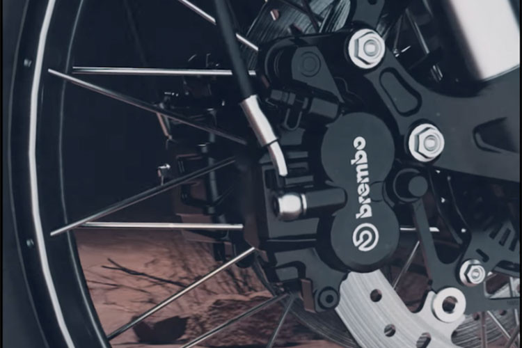 Ngoài ra, khung sườn của xe cũng không hề giống với khung sườn trên RS 660 và Tuono 660. Cụ thể, Aprilia Tuareg 660 sử dụng khung sườn ống thép, khung phụ phía sau dạng lưới mắt cáo, càng sau bằng nhôm nhưng có kích thước nhỏ gọn hơn.