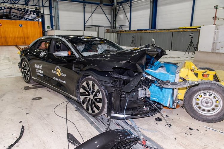 Trong đó, có đến 10 mẫu xe ôtô đạt an toàn 5 sao và 4 mẫu đạt chuẩn an toàn 4 sao. Điều đáng nói là các xe đạt 4 sao không phải là xe đến từ Trung Quốc mà lại là xe Pháp, Đức và Mỹ.