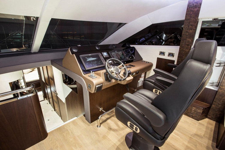 Mức giá du thuyền FLC Albatross khởi điểm sẽ là 35,75 tỷ đồng, người tham gia đấu giá sẽ mua hồ sơ với lệ phí 500.000 đồng, sau đó, sẽ phải đóng tiền cọc là 3,57 tỷ đồng, tương đương một chiếc xe MPV hạng sang Mercedes-Benz V250 AMG, bước giá tối thiểu là 100 triệu đồng. Thời gian xem tài sản từ 08 giờ 30 phút ngày 24/10/2022 đến 16 giờ 00 phút ngày 01/11/2022.