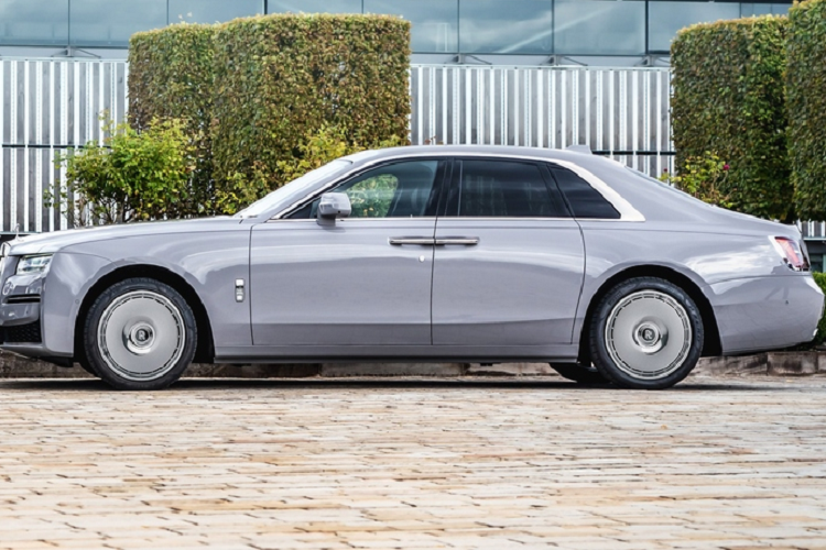 Rolls-Royce cho biết thiết kế mâm xe mới "gợi lại sự lãng mạn của những chiếc Rolls-Royce vào những năm 1920".