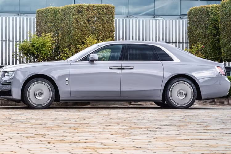 Rolls-Royce cho biết thiết kế mâm xe mới "gợi lại sự lãng mạn của những chiếc Rolls-Royce vào những năm 1920".