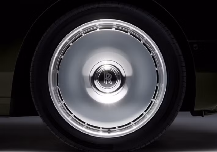  Kiểu mâm Rolls-Royce Phantom 2023 siêu sang tối giản và tinh thế thật sự rất phù hợp với sedan hạng sang đắt đỏ của thương hiệu.