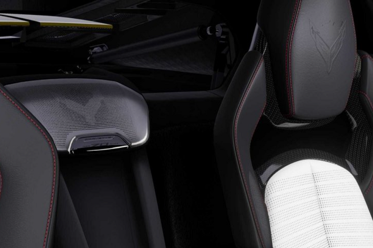 Chưa rõ số lượng xuất xưởng và giá xe Chevrolet Corvette Z06 70th Anniversary phiên bản kỷ niệm là bao nhiêu.