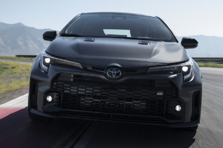 Chiếc xe hatchback hạng C hiệu suất cao Toyota GR Corolla 2023 mới đã chính thức ra mắt nhiều thị trường trên thế giới và nhanh chóng nhận được sự quan tâm đặc biệt của khách hàng.
