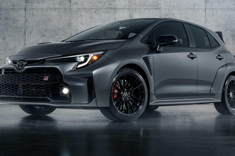 Chính vì sự nổi tiếng của mẫu xe GR Corolla 2023 mà nhiều đại lý Toyota trên thế giới phải bắt buộc tổ chức các buổi lễ bốc thăm, quay xổ số để tìm ra người may mắn mua xe. Nói về Bắc Mỹ, Toyota Canada đã tổ chức một cuộc thi để xác định 9 người chiến thắng có cơ hội mua GR Corolla.