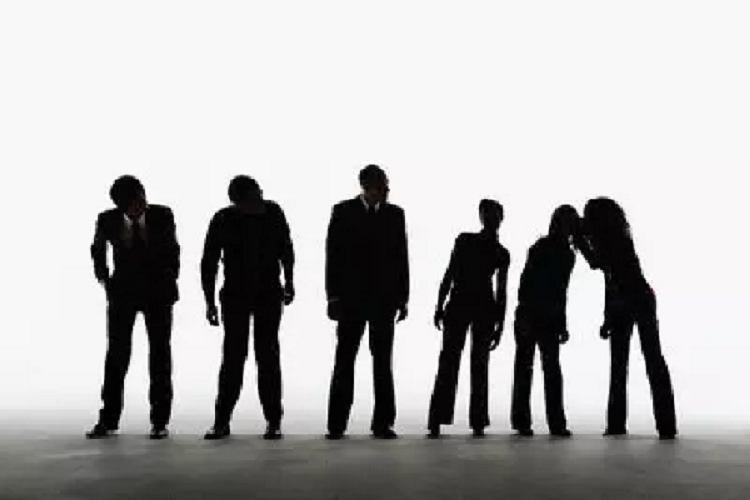 Gap han thi phi dung voi nan long, dung meo phong thuy xoa bay tai tieng