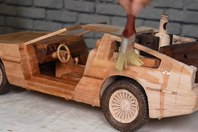 Được thiết kế bởi công ty Italdesign, mẫu DeLorean mới sẽ được giới thiệu tới công chúng thế giới vào ngày 31 tháng 5 năm 2022.