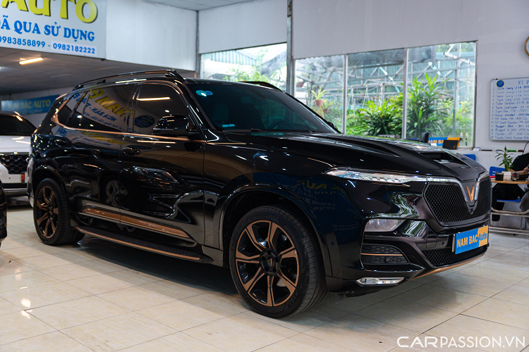 Vinfast President sở hữu kích thước tổng thể dài x rộng x cao lần lượt 5.146 x 1.987 x 1.760 mm, trục cơ sở dài tới 3.133 mm. Để hoàn thiện cho vẻ tiện nghi của chiếc SUV này, VinFast đã trang bị thêm cho President bậc lên xuống ở hai bên hông xe.