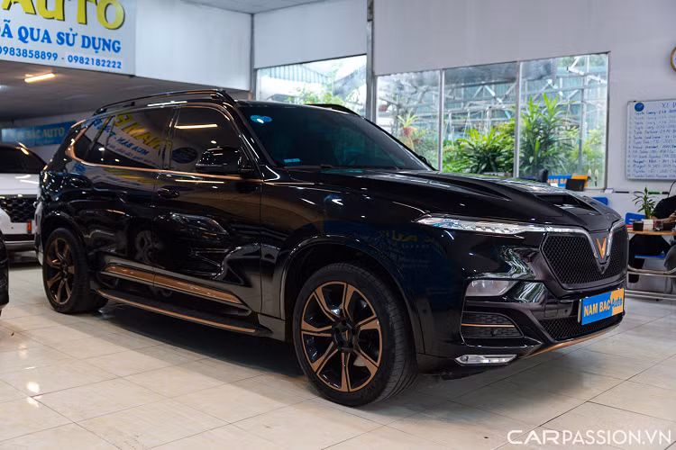 Vinfast President sở hữu kích thước tổng thể dài x rộng x cao lần lượt 5.146 x 1.987 x 1.760 mm, trục cơ sở dài tới 3.133 mm. Để hoàn thiện cho vẻ tiện nghi của chiếc SUV này, VinFast đã trang bị thêm cho President bậc lên xuống ở hai bên hông xe.