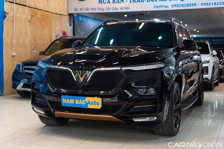 Mới đây, một chiếc Vinfast President đời 2021 đã lăn bánh hơn 51.000 km được showroom mua bán xe ở Hà Nội rao bán với mức giá hơn 2,4 tỷ đồng. Đây có thể coi là mức giá phù hợp cho người dùng muốn tìm kiếm một chiếc xe có động cơ V8 và sở hữu hàng ghế sau rộng rãi.