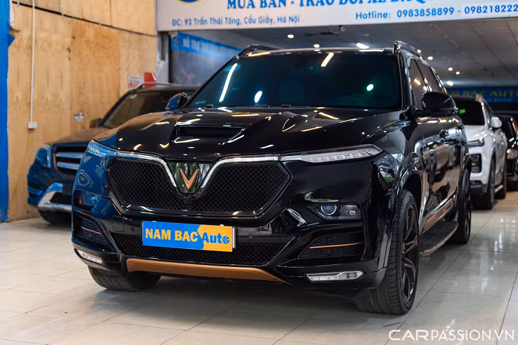 Mới đây, một chiếc Vinfast President đời 2021 đã lăn bánh hơn 51.000 km được showroom mua bán xe ở Hà Nội rao bán với mức giá hơn 2,4 tỷ đồng. Đây có thể coi là mức giá phù hợp cho người dùng muốn tìm kiếm một chiếc xe có động cơ V8 và sở hữu hàng ghế sau rộng rãi.