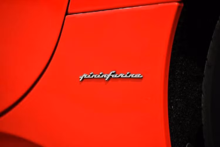 Siêu xe mui trần Ferrari California được ra mắt từ năm 2008 và đến nay luôn là mẫu xe "không tuổi" trong dòng siêu xe mui trần của hãng xe "ngựa chồm", năm 2017, hãng xe Ferrari đã khai tử dòng California để trình làng phiên bản kế tiếp mang tên Ferrari Portofino