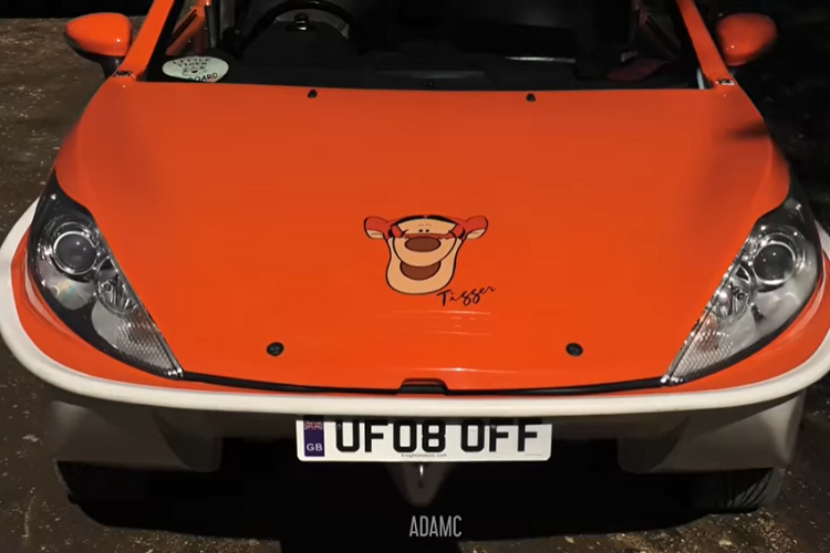 Để việc chuyển đổi có thể hoạt động trơn tru, chiếc Fiesta đã nhận được một vài sự điều chỉnh cần thiết.