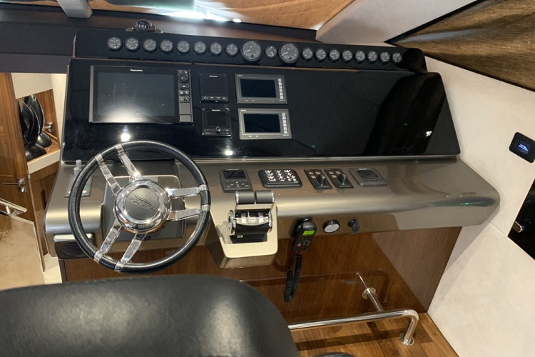 Như vậy, chiếc du thuyền của tập đoàn FLC đã hạ giá 2,11 tỷ đồng, trong đó, ở 2 lần đấu giá trước, không có ai quan tâm đến việc tham dự buổi đấu giá FLC Albatross bằng việc không cọc số tiền lần lượt là 3,57 tỷ đồng và 3,46 tỷ đồng. Ở lần đầu giá thứ 3, số tiền cọc chỉ còn là 3,36 tỷ đồng.