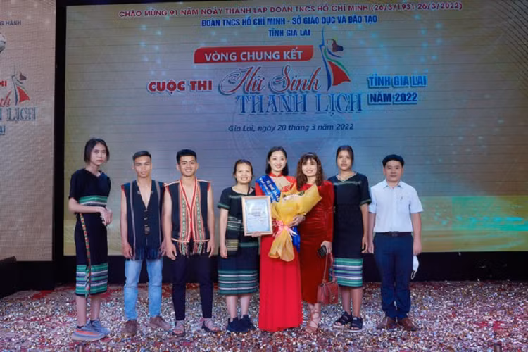 Hành trình 4 năm thiện nguyện đến những buôn làng của cô gái 18 tuổi - Hình 4 Hanh trinh 4 nam thien nguyen den nhung buon lang cua co gai 18 tuoi-Hinh-4