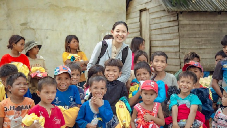 Hanh trinh 4 nam thien nguyen den nhung buon lang cua co gai 18 tuoi