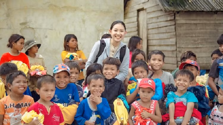 Hanh trinh 4 nam thien nguyen den nhung buon lang cua co gai 18 tuoi