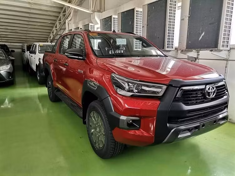 Toyota Hilux chay hang, khach Viet phai cho den thang 6/2022-Hinh-3
