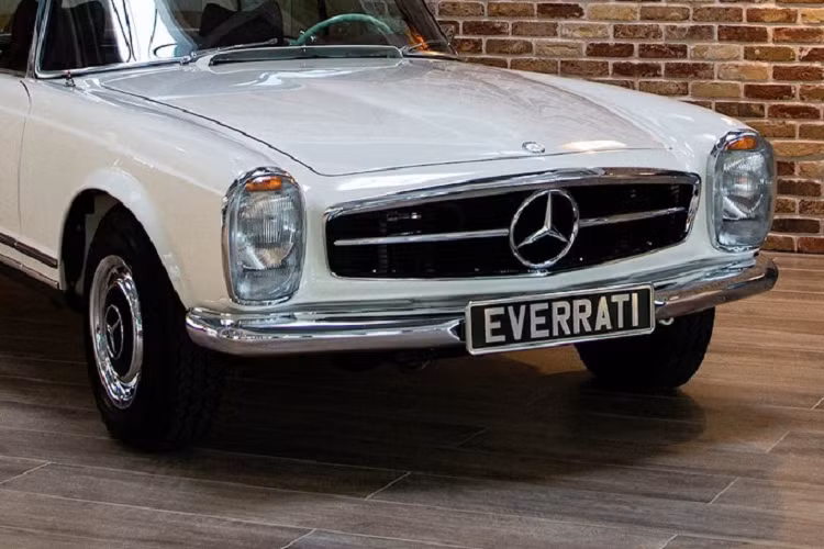 Nhìn lại những sản phẩm trước đây của Everrati cho thấy rằng không cố gắng cạnh tranh với những thương hiệu lớn như Tesla về phạm vi hoạt động hoặc công suất; thay vào đó, những chiếc xe của hãng chủ yếu là về sự kết hợp hài hòa giữa thiết kế cổ điển vượt thời gian và công nghệ điện khí hóa mới.