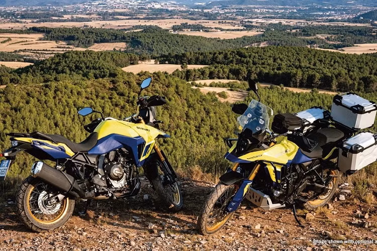 Suzuki V-Strom có khá nhiều phiên bản khác nhau như V-Strom 1050, V-Strom 1050DE, V-Strom 1050 XT, V-Strom 650, V-Strom 650 XT và V-Strom 250 SX. Không dừng ở đó, hãng xe Nhật Bản lại tiếp tục ra mắt một thành viên nữa của dòng môtô này, đó là Suzuki V-Strom 800DE 2023 mới.