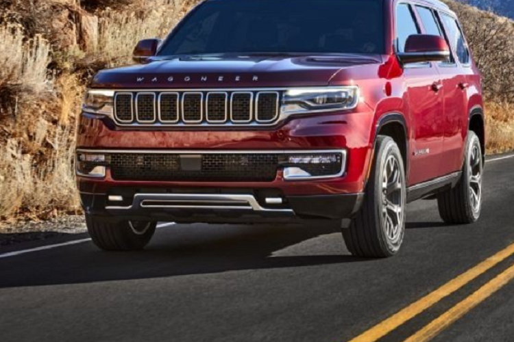 Hiện giá xe Jeep Wagoneer tại Việt Nam vẫn chưa được hé lộ. Trong khi đó, tại thị trường Mỹ, mẫu SUV cỡ lớn này có giá khởi điểm từ 57.995 USD (khoảng 1,33 tỷ đồng). Ngoài Wagoneer, trong năm nay, hãng Jeep còn dự định ra mắt một mẫu SUV cỡ lớn nữa tại Việt Nam, đó là Grand Cherokee.