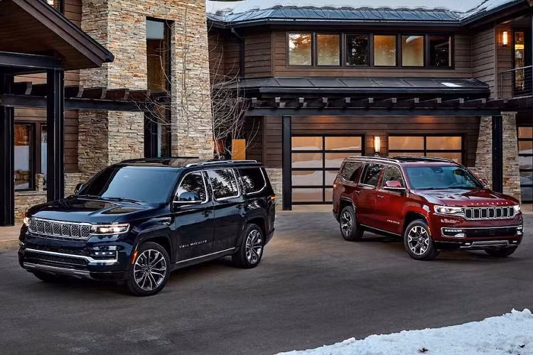 Cuối cùng là các trang bị an toàn, bao gồm phanh khẩn cấp tự động, hỗ trợ đưa xe vào giữa làn đường, phát hiện điểm mù và cảnh báo phương tiện cắt ngang khi lùi.